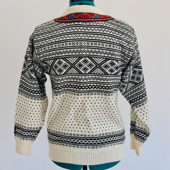 Arctic Circle Sweater - Picture 6 of 10